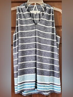 Max Studio sleeveless top size Small blue